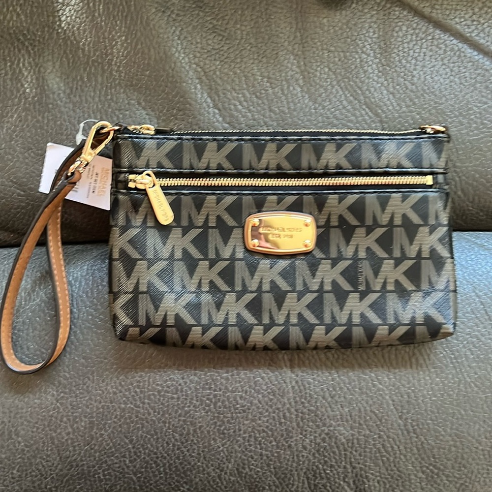 Michael kors jet set black and brown large wristlet